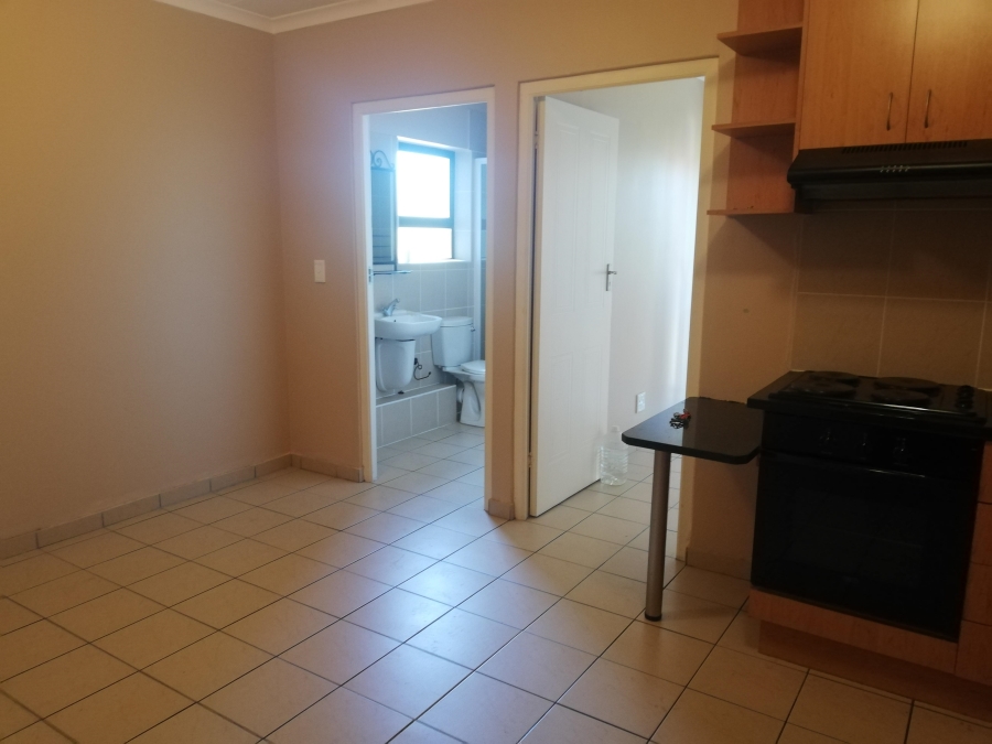 To Let 1 Bedroom Property for Rent in Lansdowne Western Cape